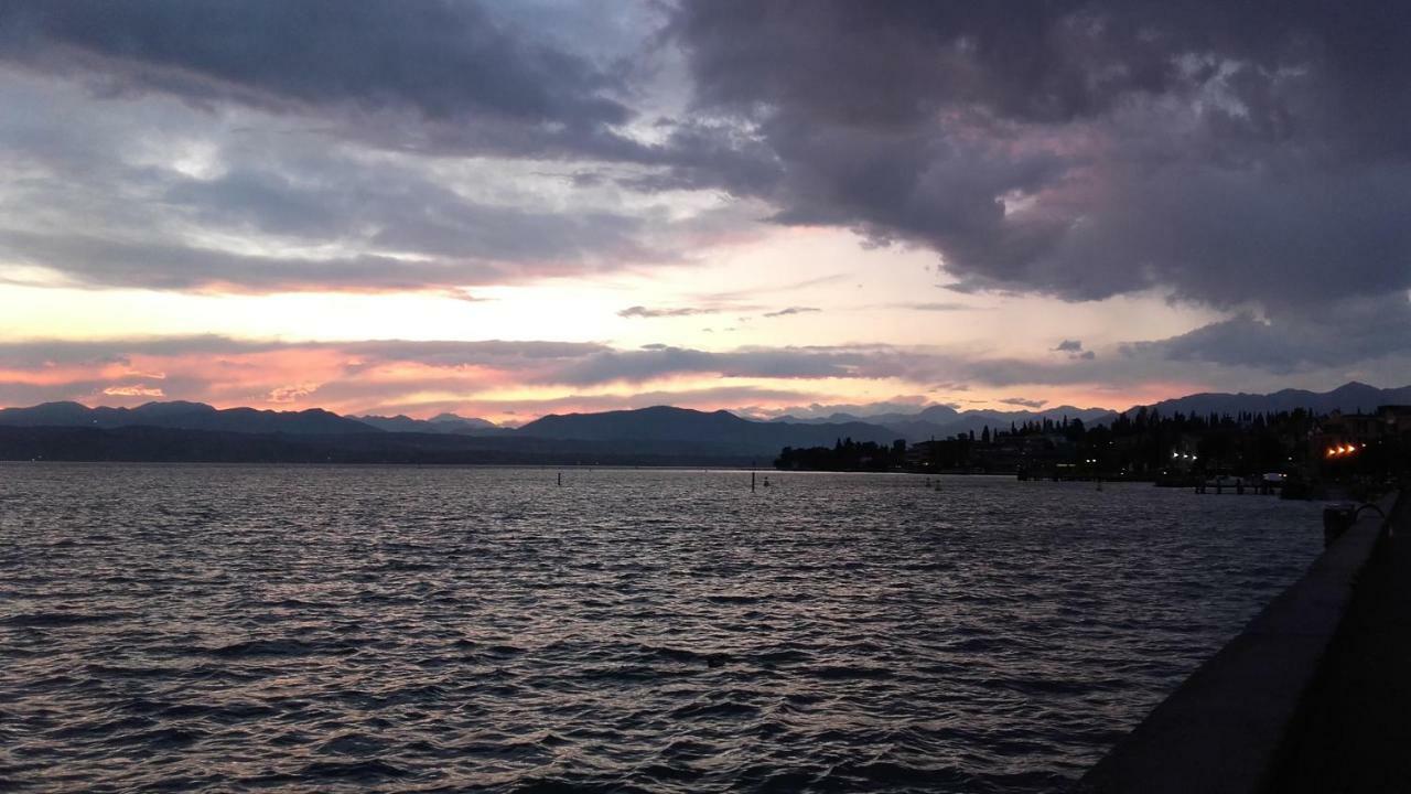 Appartement 71 Via Vittorio Emanuele, Vista Lago E Terme à Sirmione Extérieur photo